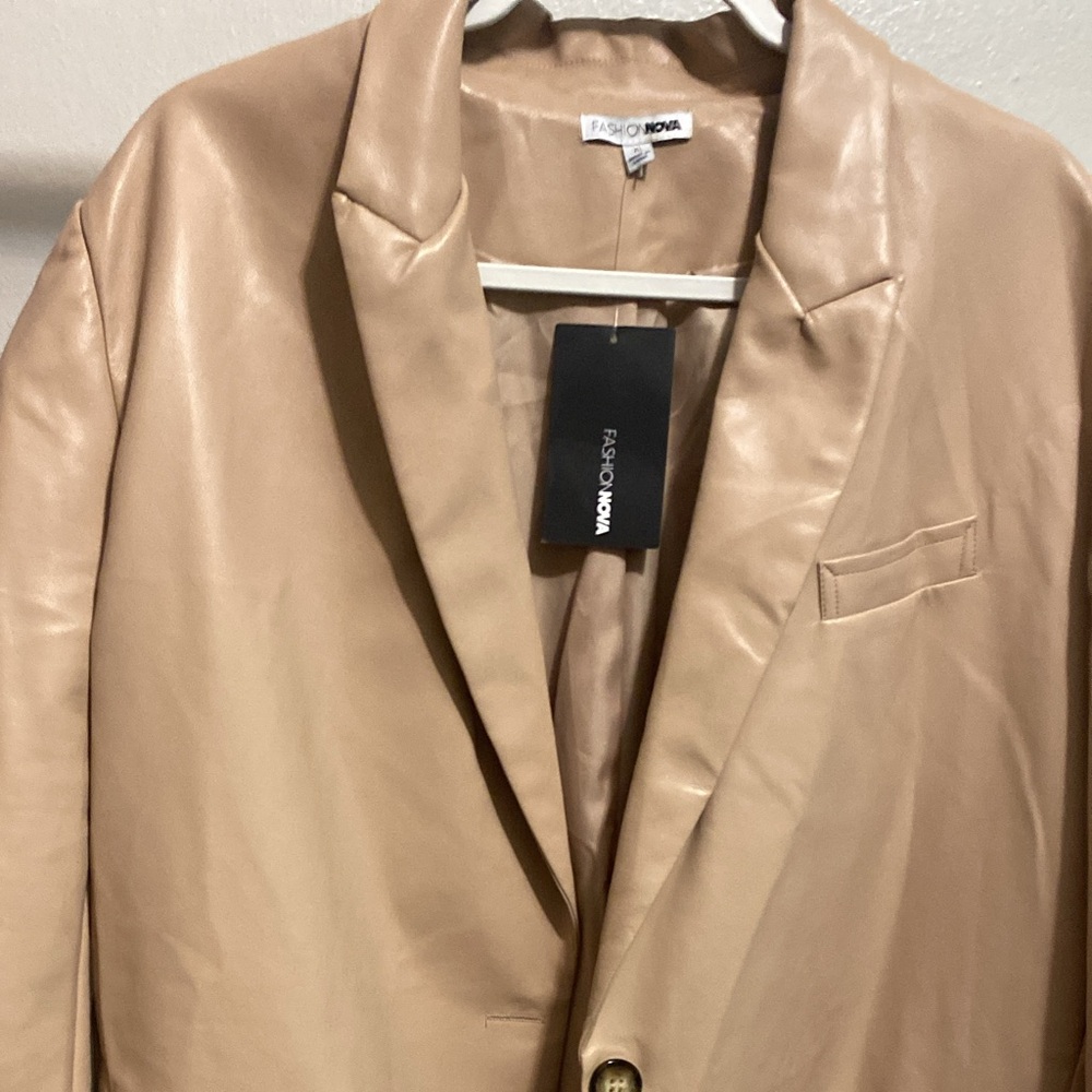 Fashion Nova Faux leather blazer in size XL. Flaunt it NWT Taupe